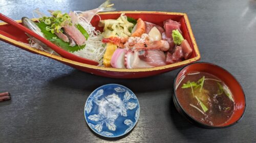 郷土料理きみ野の船盛り海鮮丼